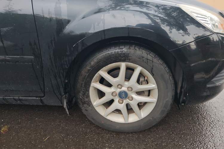 Used Ford Focus 2011 Sedan 1.8L Manual Comfort Model Right Front Wheel Hub