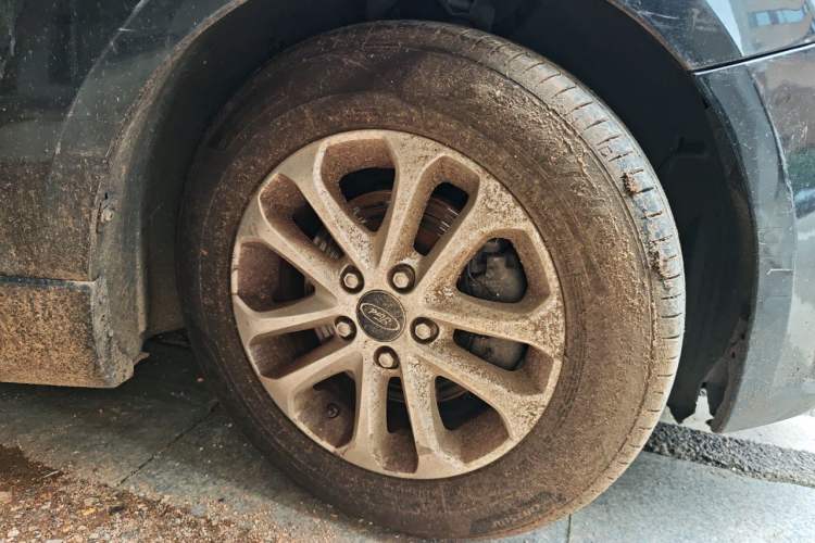 Used Ford Focus 2011 Hatchback 1.8L Automatic Fashion Edition Right Front Wheel Hub