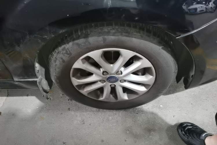 Used Ford Focus 2011 Hatchback 1.8L Automatic Fashion Edition Right Front Wheel Hub