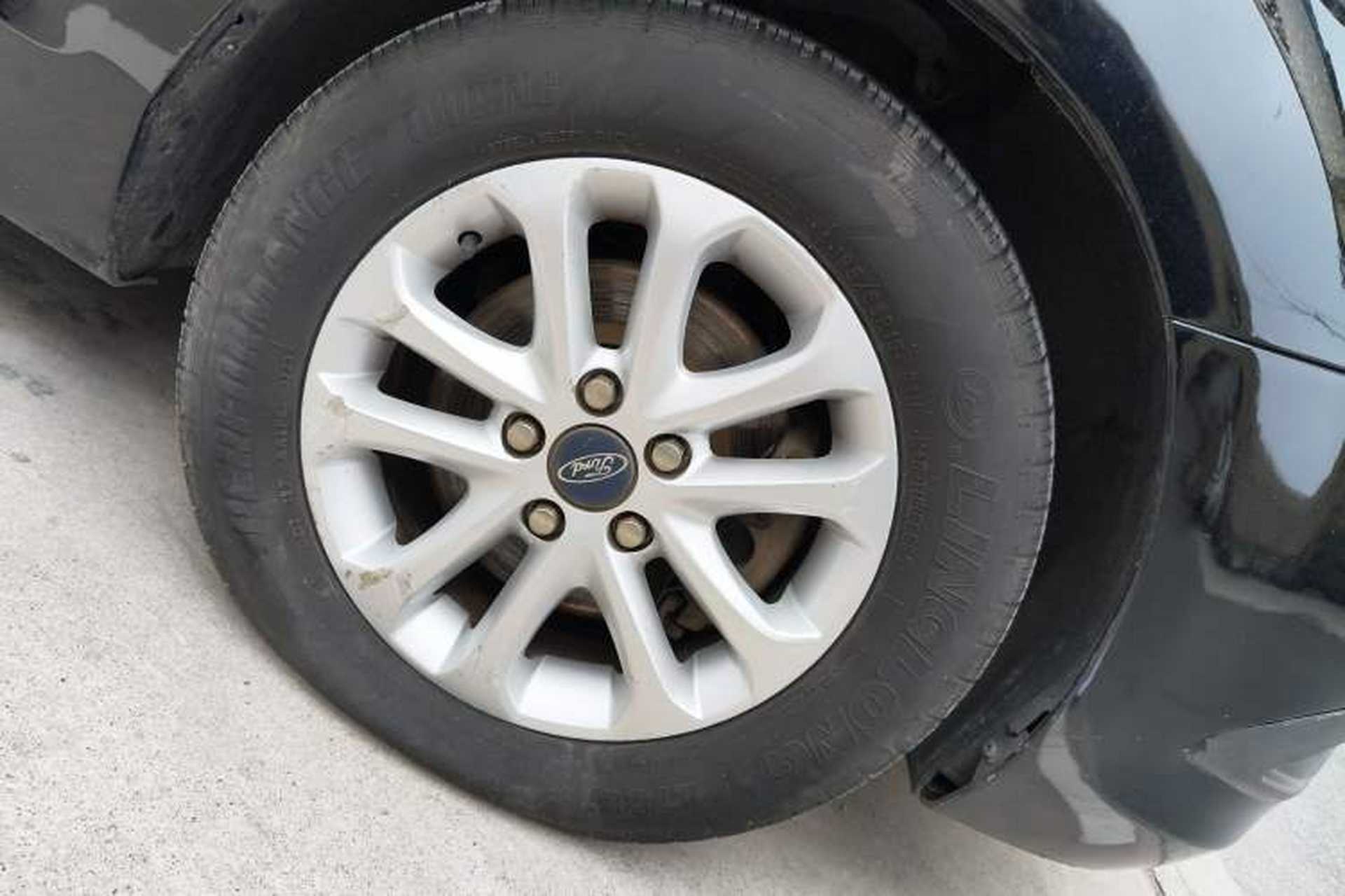 Used Ford Focus 2011 Sedan 1.8L Manual Classic Model Right Front Wheel Hub