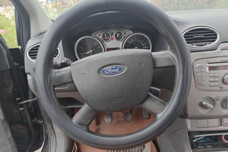Used Ford Focus 2011 Hatchback 1.8L Manual Comfort Model Steering Wheel