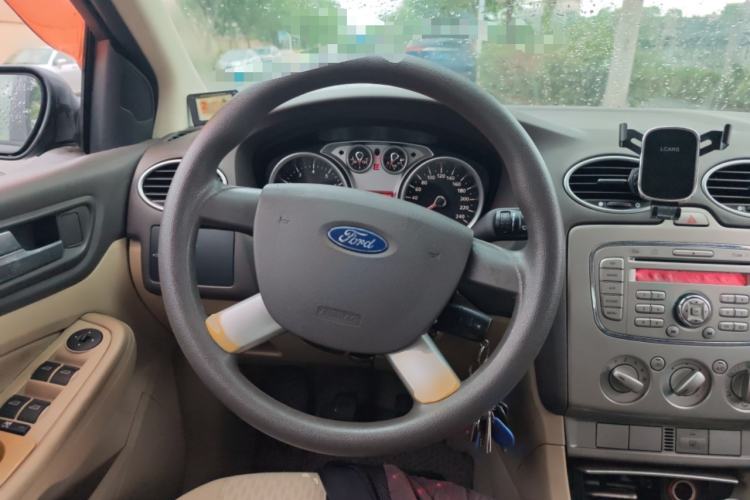 Used Ford Focus 2011 Sedan 1.8L Manual Comfort Model Steering Wheel
