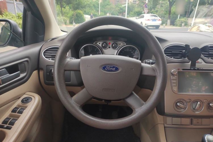 Used Ford Focus 2011 Sedan 1.8L Manual Comfort Model Steering Wheel