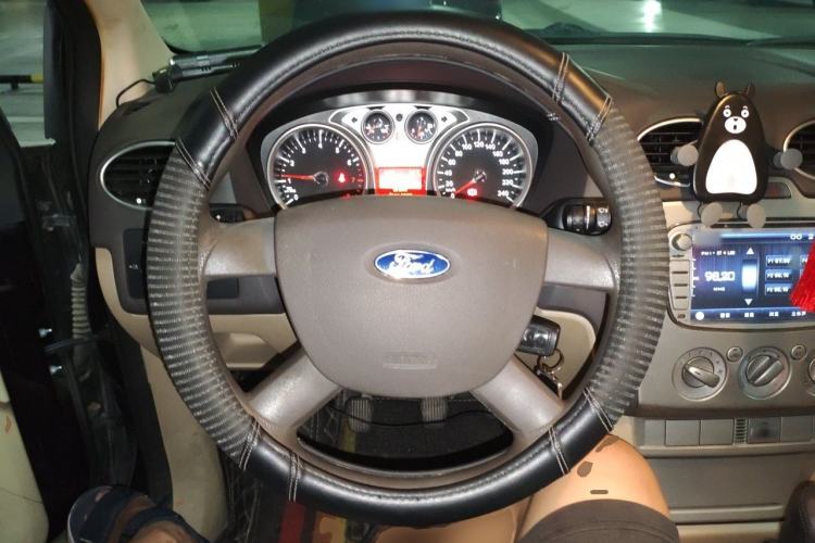 Used Ford Focus 2011 Sedan 1.8L Manual Comfort Model Steering Wheel