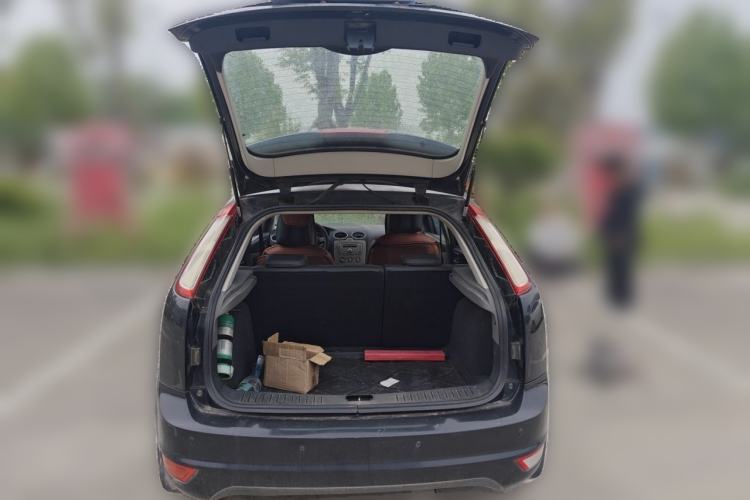 Used Ford Focus 2011 Hatchback 1.8L Manual Comfort Model Trunk