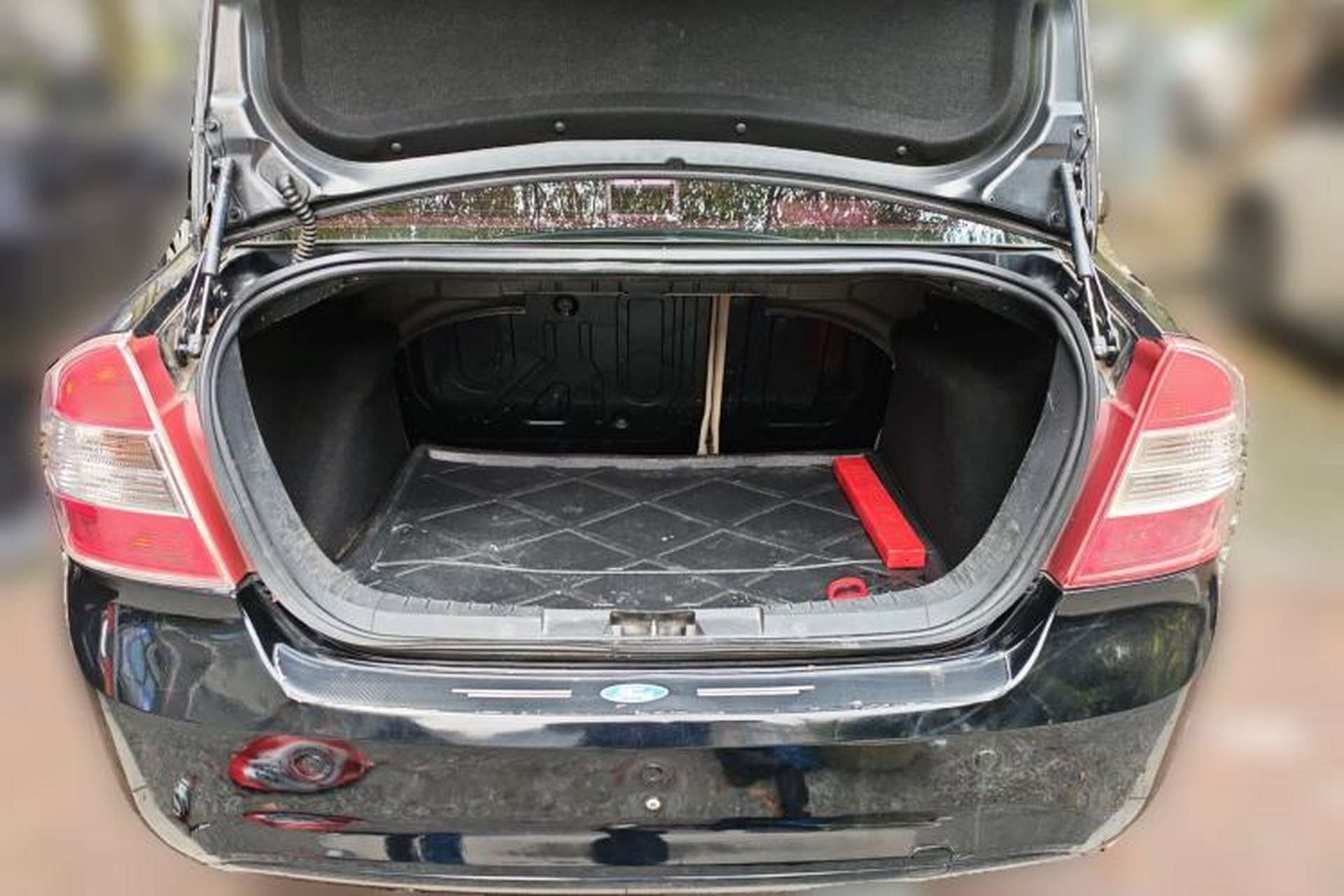 Used Ford Focus 2011 Sedan 1.8L Automatic Fashion Edition Trunk