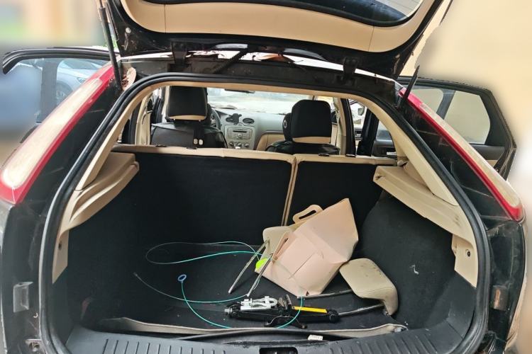 Used Ford Focus 2011 Hatchback 1.8L Automatic Fashion Edition Trunk