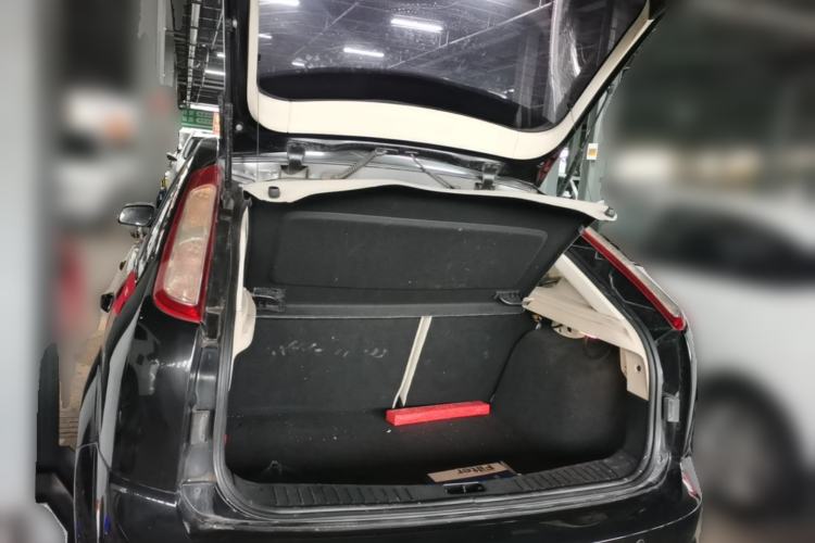 Used Ford Focus 2011 Hatchback 1.8L Automatic Fashion Edition Trunk