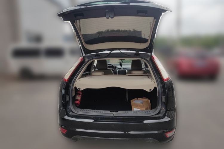 Used Ford Focus 2011 Hatchback 1.8L Automatic Fashion Edition Trunk