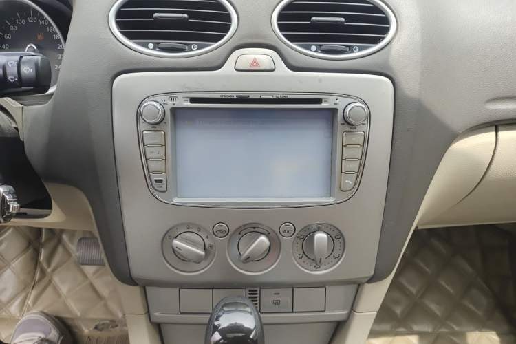 Used Ford Focus 2011 Hatchback 1.8L Automatic Fashion Edition Audio And AC Panel