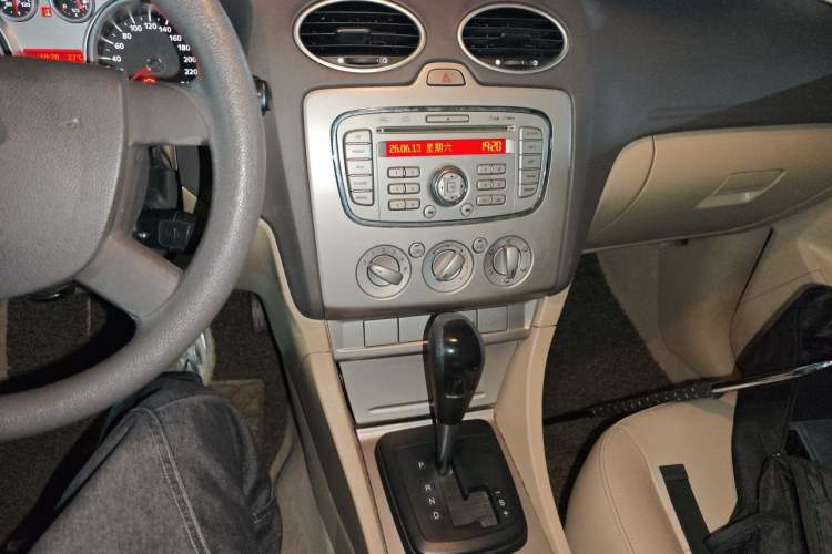 Used Ford Focus 2011 Sedan 1.8L Automatic Fashion Edition Audio And AC Panel