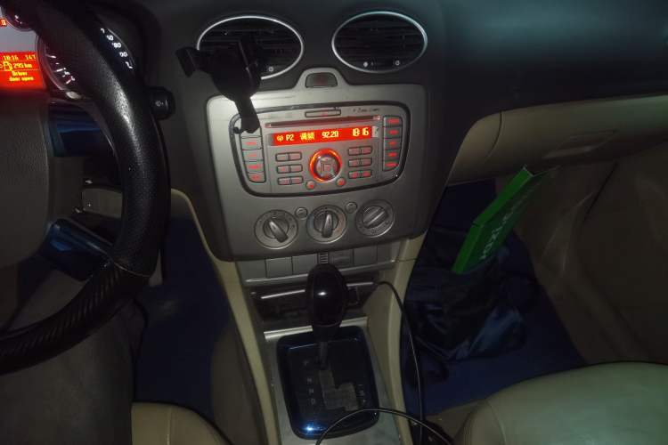 Used Ford Focus 2011 Hatchback 1.8L Automatic Fashion Edition Audio And AC Panel