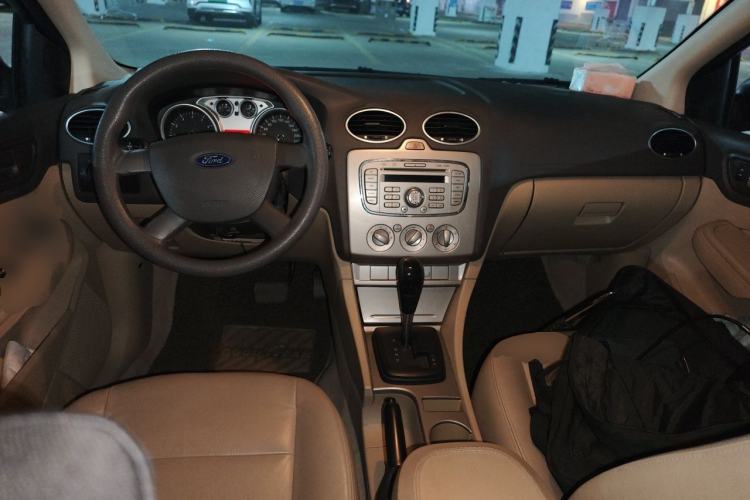 Used Ford Focus 2011 Sedan 1.8L Automatic Fashion Edition Center Console