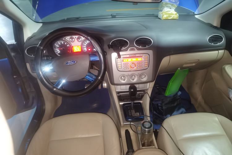 Used Ford Focus 2011 Hatchback 1.8L Automatic Fashion Edition Center Console