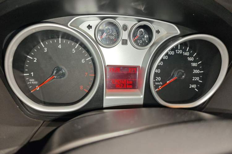 Used Ford Focus 2011 Sedan 1.8L Automatic Fashion Edition Odometer Close Up