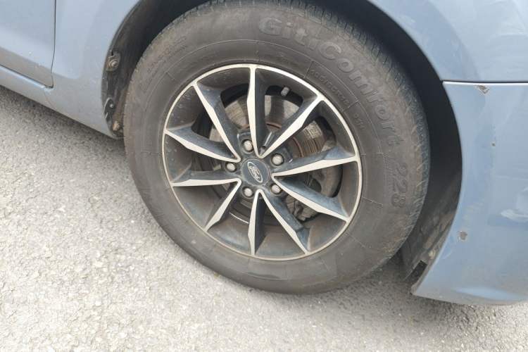 Used Ford Focus 2011 Hatchback 1.8L Manual Classic Model Right Front Wheel Hub