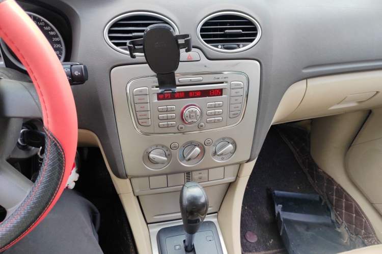 Used Ford Focus 2011 Sedan 1.8L Automatic Fashion Edition Audio And AC Panel