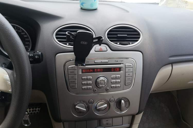 Used Ford Focus 2011 Hatchback 1.8L Automatic Fashion Edition Audio And AC Panel