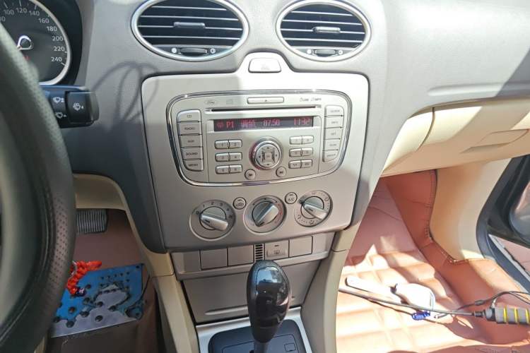 Used Ford Focus 2011 Sedan 1.8L Automatic Fashion Edition Audio And AC Panel