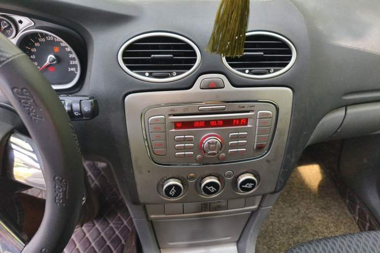 Used Ford Focus 2011 Hatchback 1.8L Manual Classic Model Audio And AC Panel