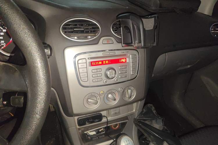 Used Ford Focus 2011 Hatchback 1.8L Manual Comfort Model Audio And AC Panel