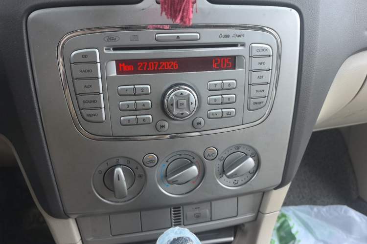 Used Ford Focus 2011 Sedan 1.8L Automatic Fashion Edition Audio And AC Panel