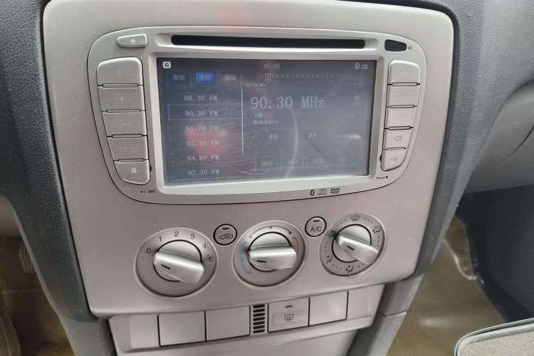 Used Ford Focus 2011 Hatchback 1.8L Manual Classic Model Audio And AC Panel