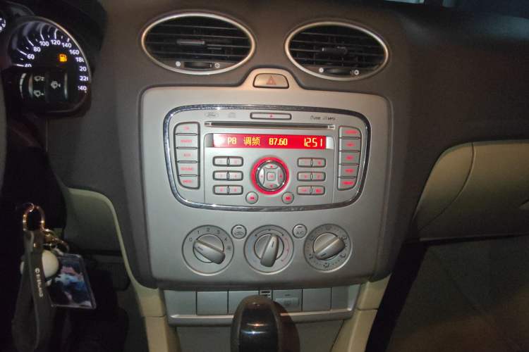 Used Ford Focus 2011 Sedan 1.8L Automatic Fashion Edition Audio And AC Panel