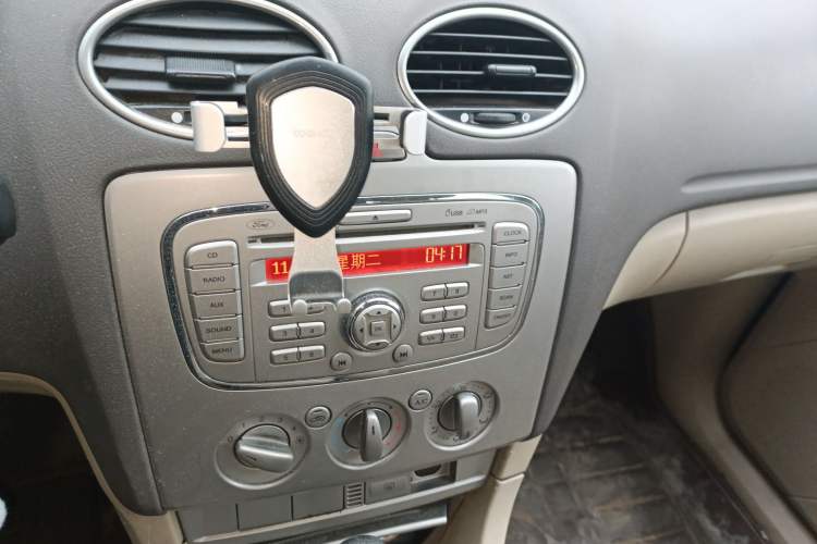 Used Ford Focus 2011 Sedan 1.8L Automatic Fashion Edition Audio And AC Panel