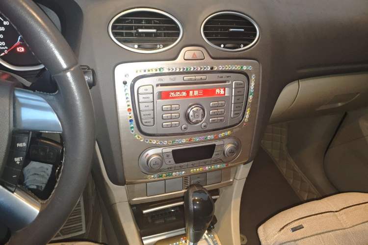 Used Ford Focus 2011 Sedan 1.8L Automatic Luxury Model Audio And AC Panel