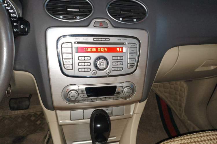 Used Ford Focus 2011 Sedan 1.8L Automatic Fashion Edition Audio And AC Panel