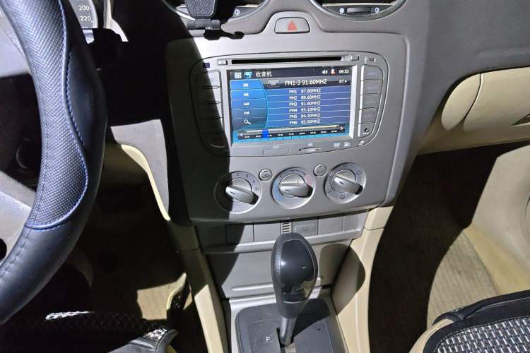 Used Ford Focus 2011 Sedan 1.8L Automatic Fashion Edition Audio And AC Panel