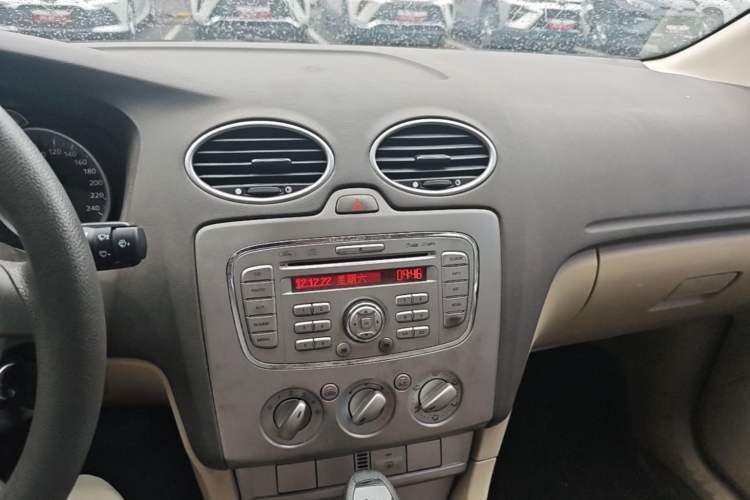 Used Ford Focus 2011 Sedan 1.8L Automatic Fashion Edition Audio And AC Panel