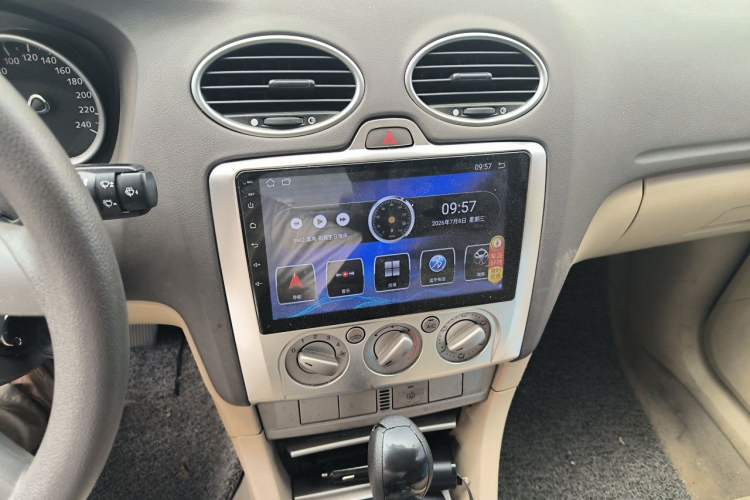 Used Ford Focus 2011 Sedan 1.8L Automatic Fashion Edition Audio And AC Panel