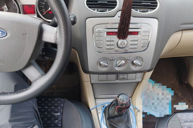 Used Ford Focus 2011 Sedan 1.8L Manual Comfort Model Audio And AC Panel