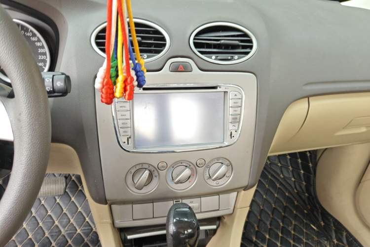 Used Ford Focus 2011 Sedan 1.8L Automatic Fashion Edition Audio And AC Panel