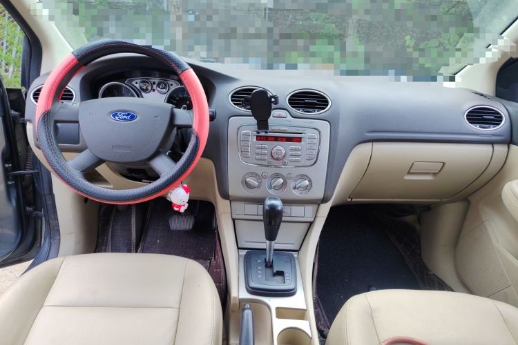 Used Ford Focus 2011 Sedan 1.8L Automatic Fashion Edition Center Console