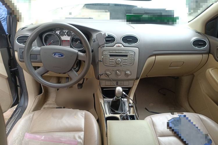 Used Ford Focus 2011 Sedan 1.8L Manual Comfort Model Center Console