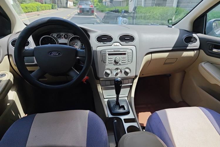 Used Ford Focus 2011 Sedan 1.8L Automatic Fashion Edition Center Console