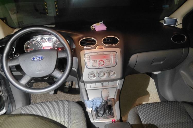 Used Ford Focus 2011 Hatchback 1.8L Manual Comfort Model Center Console