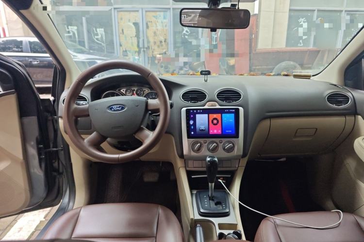 Used Ford Focus 2011 Sedan 1.8L Automatic Fashion Edition Center Console