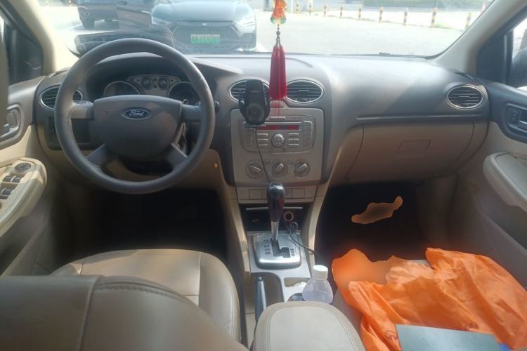 Used Ford Focus 2011 Sedan 1.8L Automatic Fashion Edition Center Console
