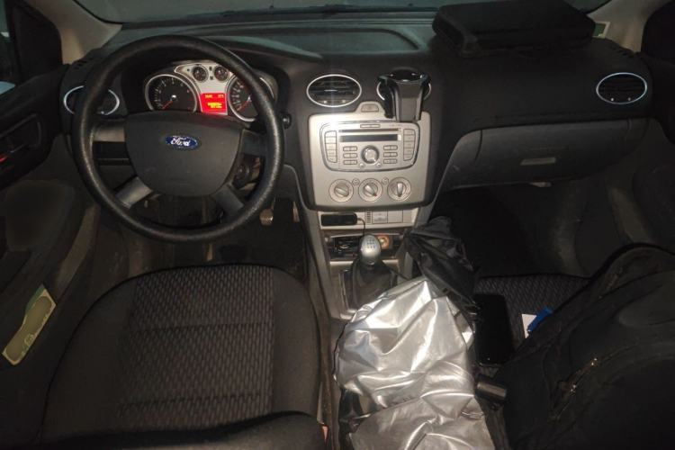 Used Ford Focus 2011 Hatchback 1.8L Manual Comfort Model Center Console