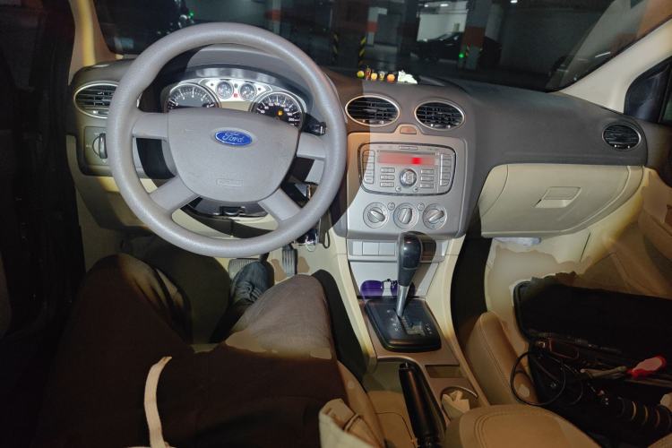Used Ford Focus 2011 Sedan 1.8L Automatic Fashion Edition Center Console
