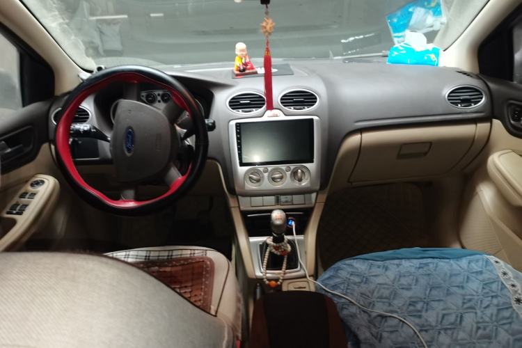 Used Ford Focus 2011 Sedan 1.8L Manual Classic Model Center Console
