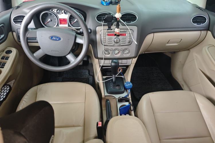 Used Ford Focus 2011 Sedan 1.8L Automatic Fashion Edition Center Console
