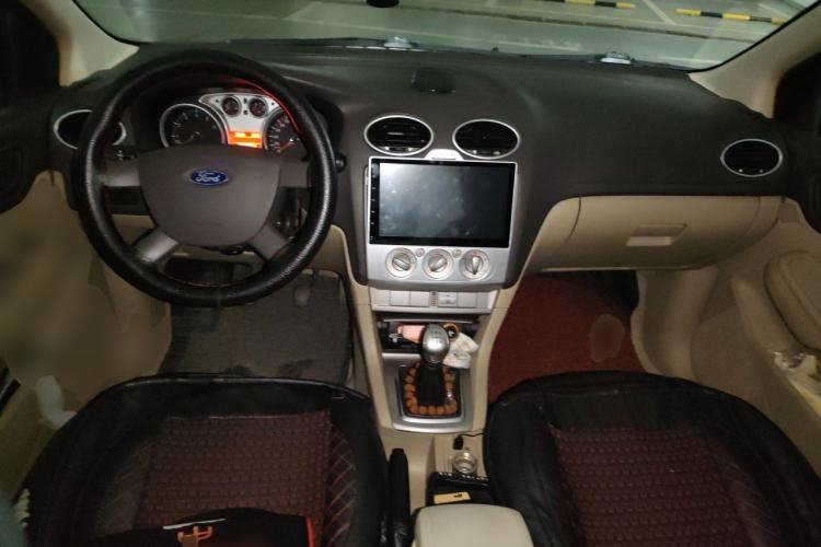 Used Ford Focus 2011 Sedan 1.8L Manual Comfort Model Center Console