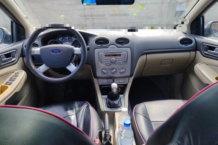 Used Ford Focus 2011 Sedan 1.8L Manual Comfort Model Center Console