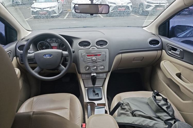 Used Ford Focus 2011 Sedan 1.8L Automatic Fashion Edition Center Console
