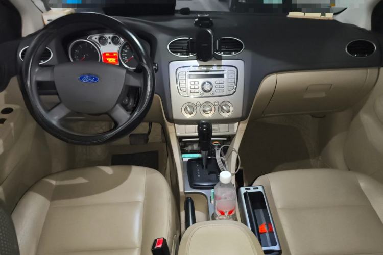 Used Ford Focus 2011 Hatchback 1.8L Automatic Fashion Edition Center Console